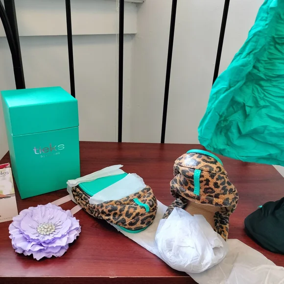 Tieks Leopard Print Flats - Picture 9 of 10